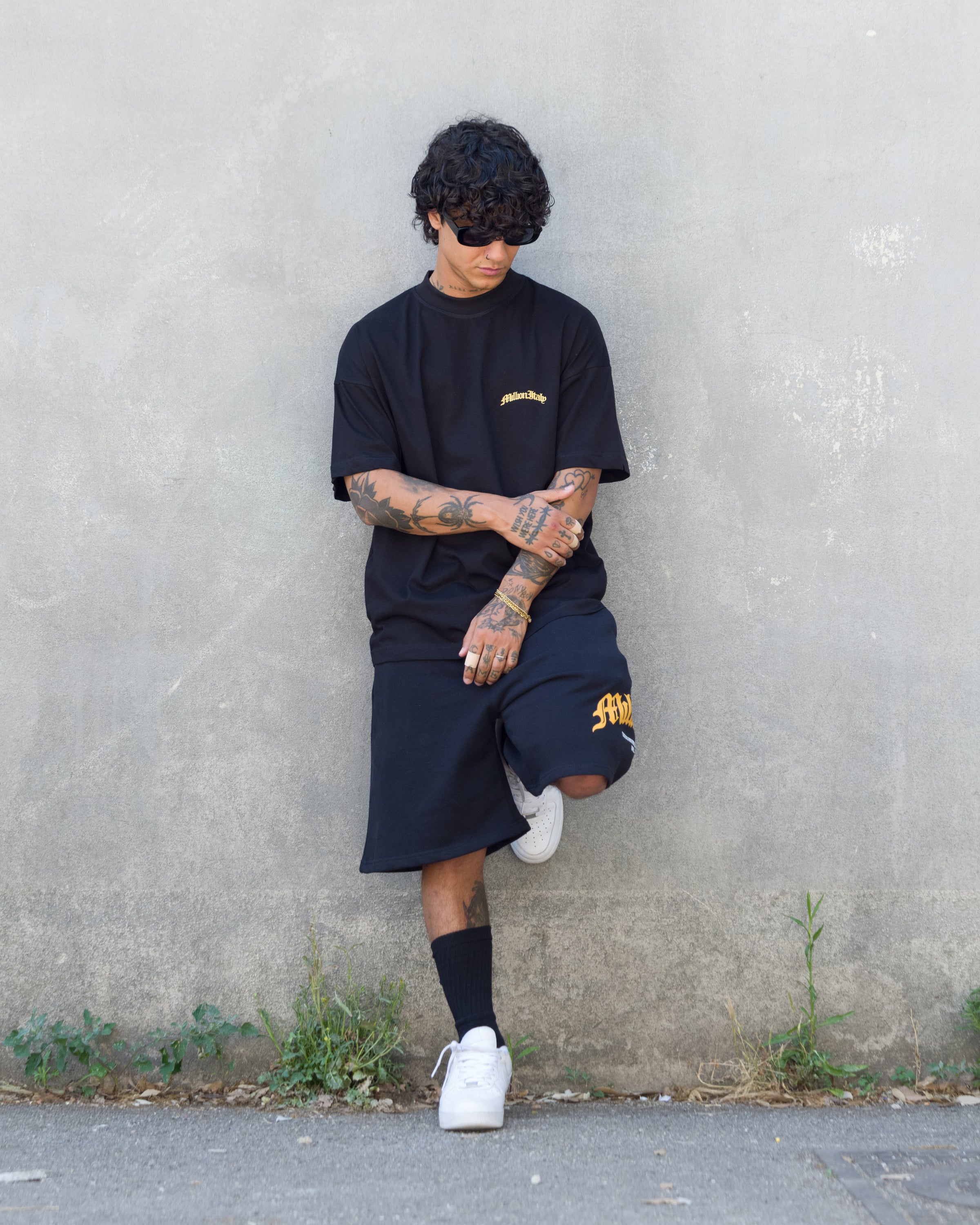 T-Shirt Nera Arch Logo Giallo