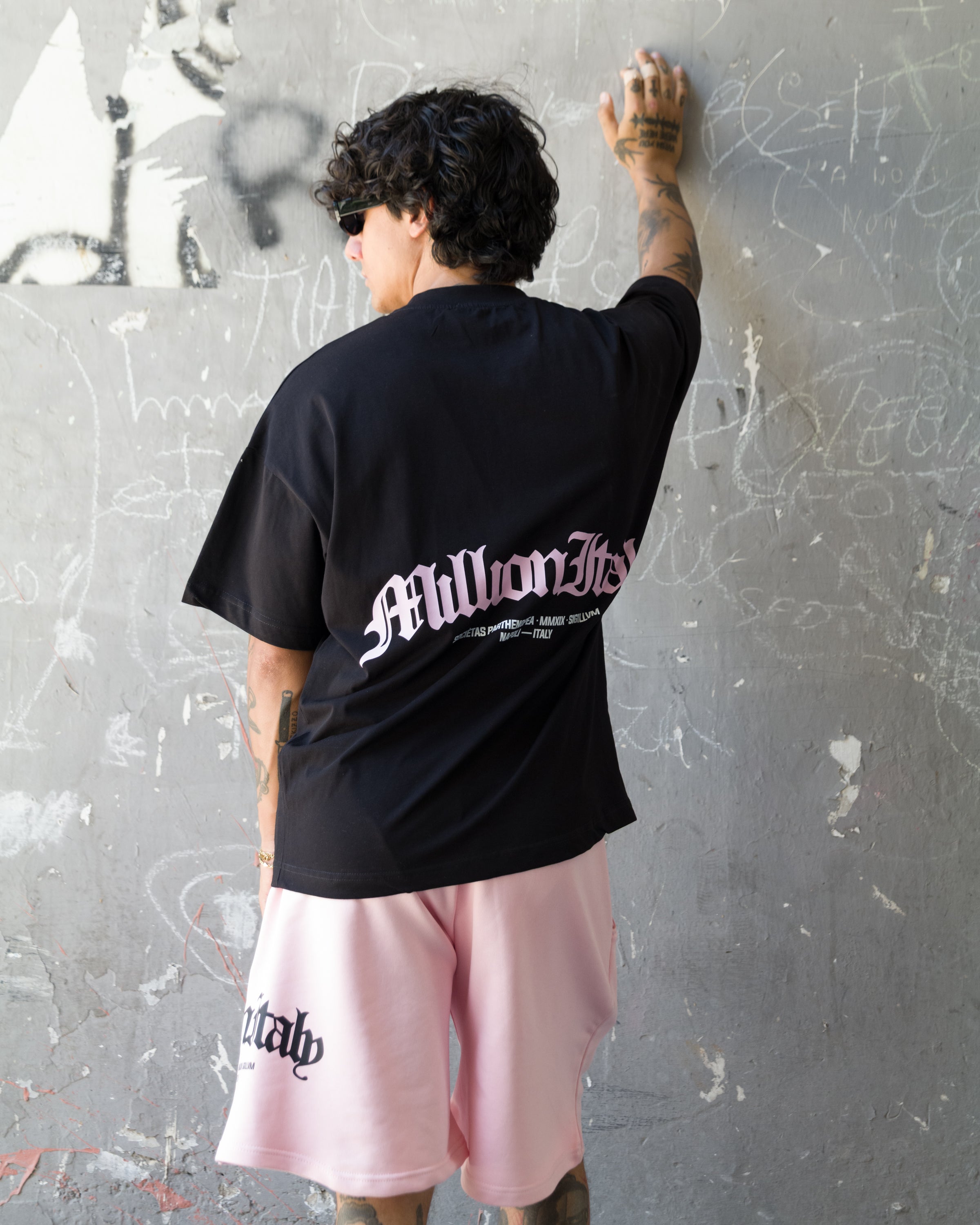 T-Shirt Nera Arch Logo Rosa
