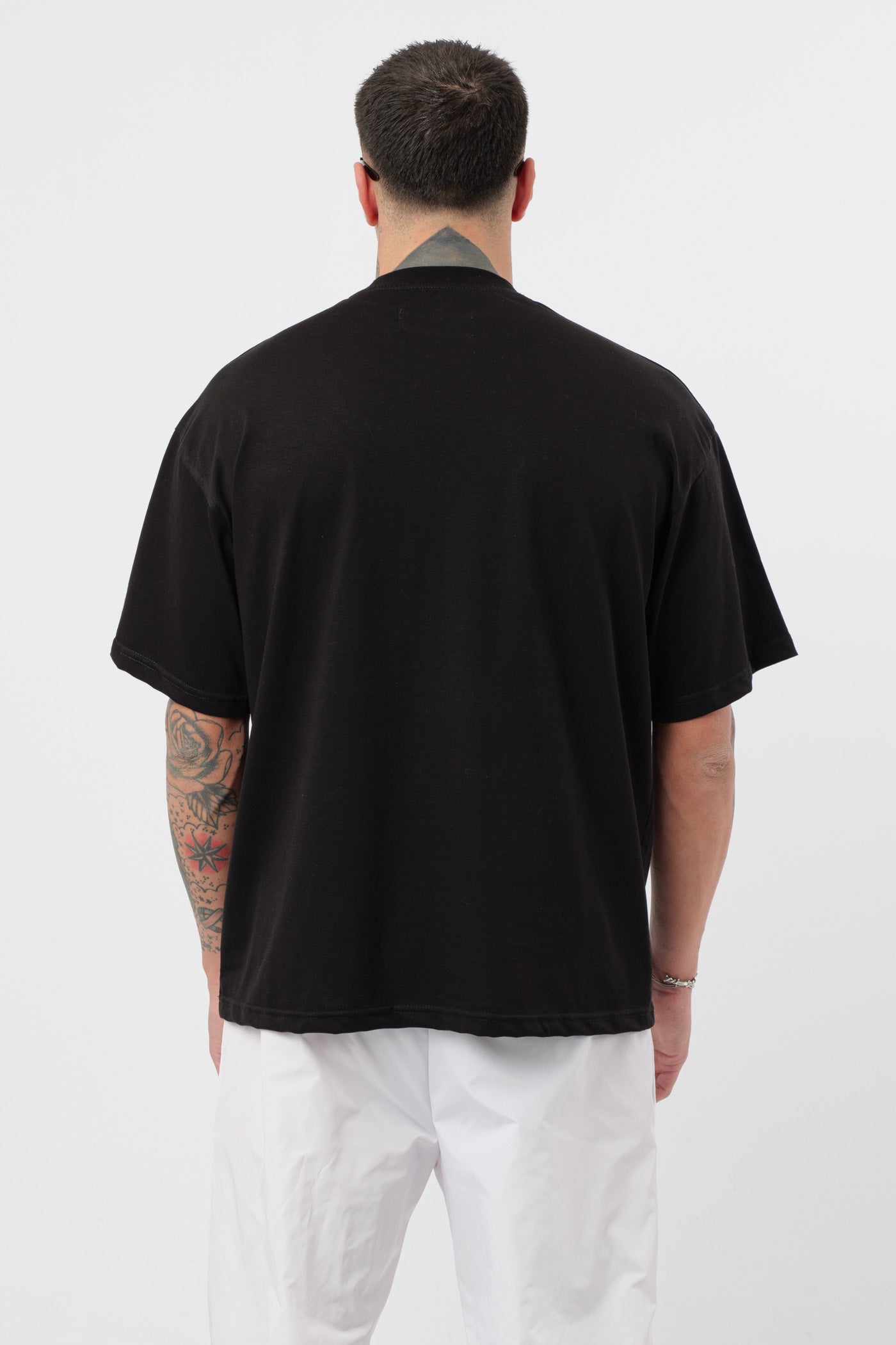 T-Shirt Nera con Logo Nero