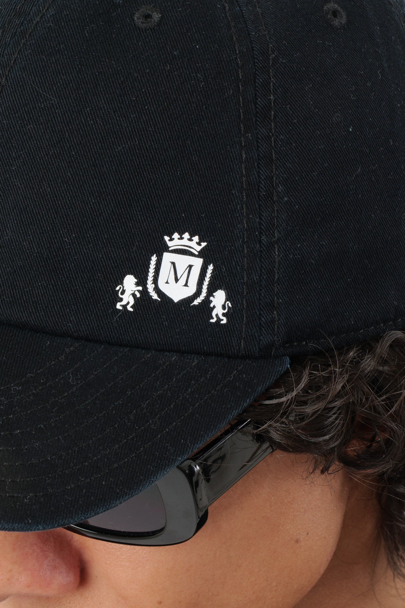 Cappello Nero con Mini-Logo Bianco