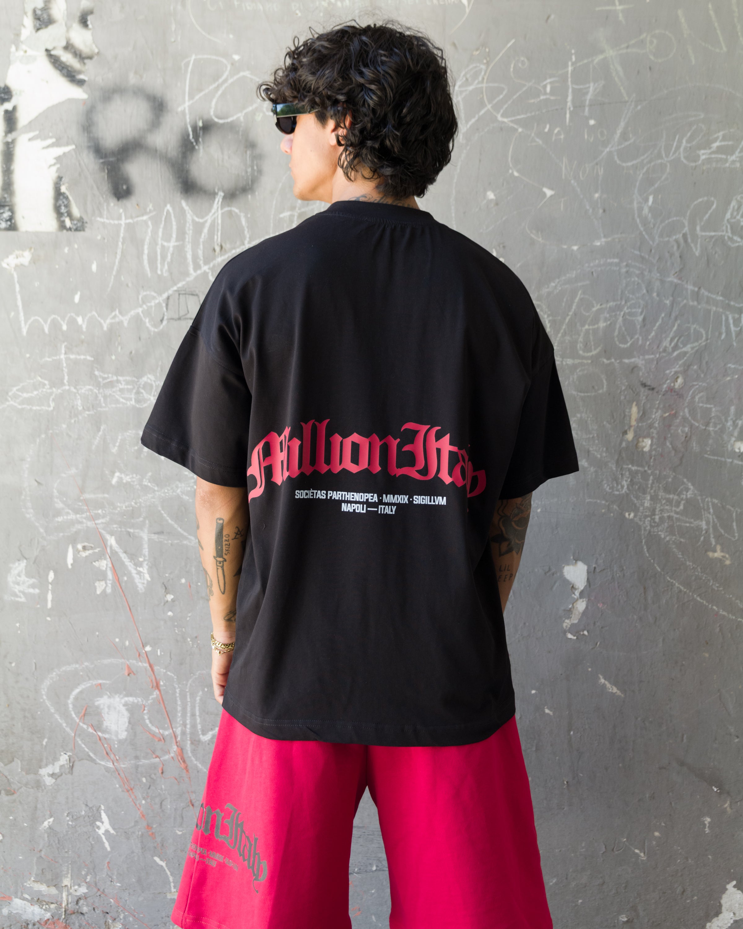 T-Shirt Nera Arch Logo Rosso