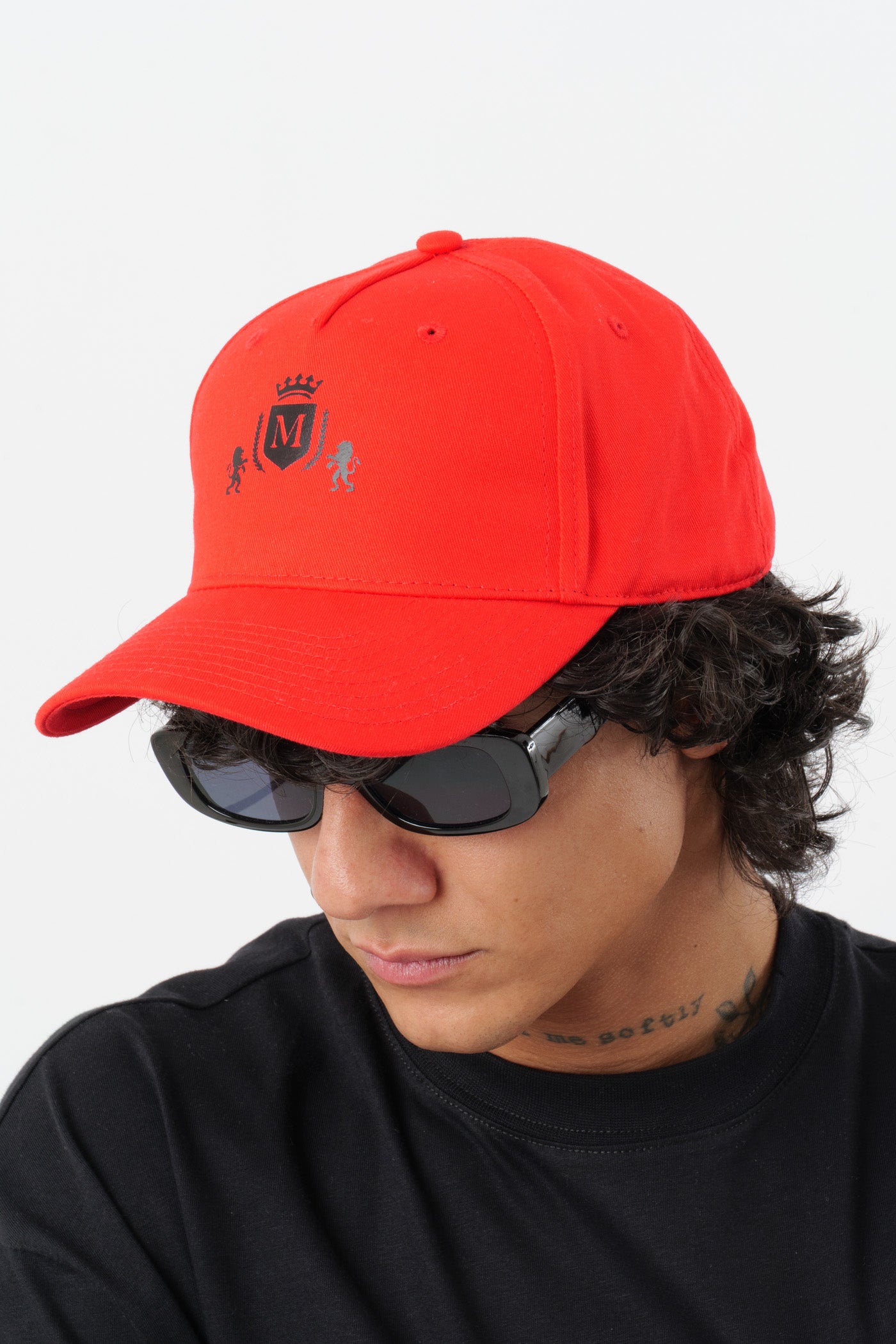 Cappello Rosso con Logo Nero