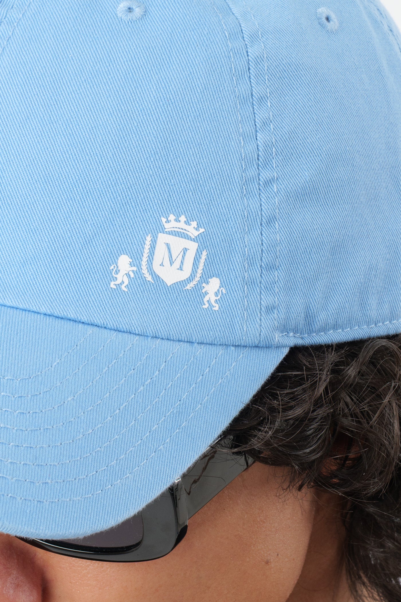 Cappello Azzurro con Mini-Logo Bianco